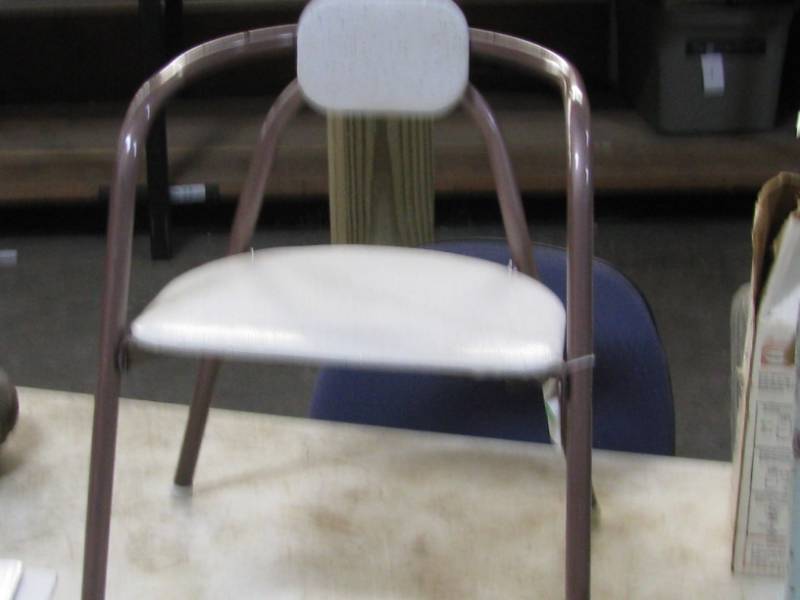 lot 19 image: Hampden Industries Chair