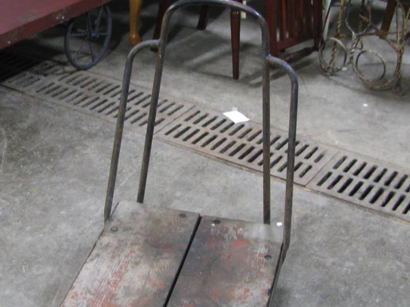 lot 21 image: Antique Cart