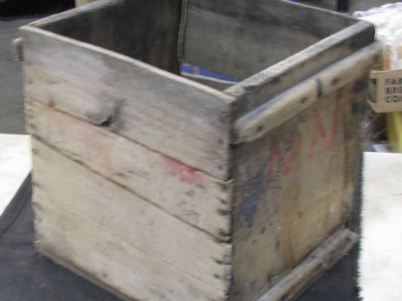 lot 38 image: Egg Crate