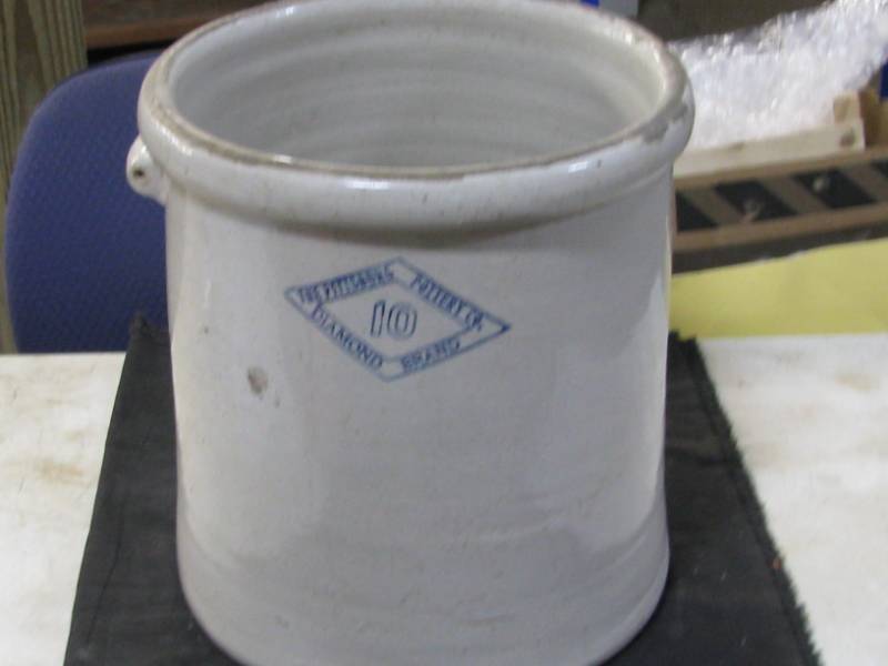 lot 44 image: Pittsburgh Pottery 10gl Crock