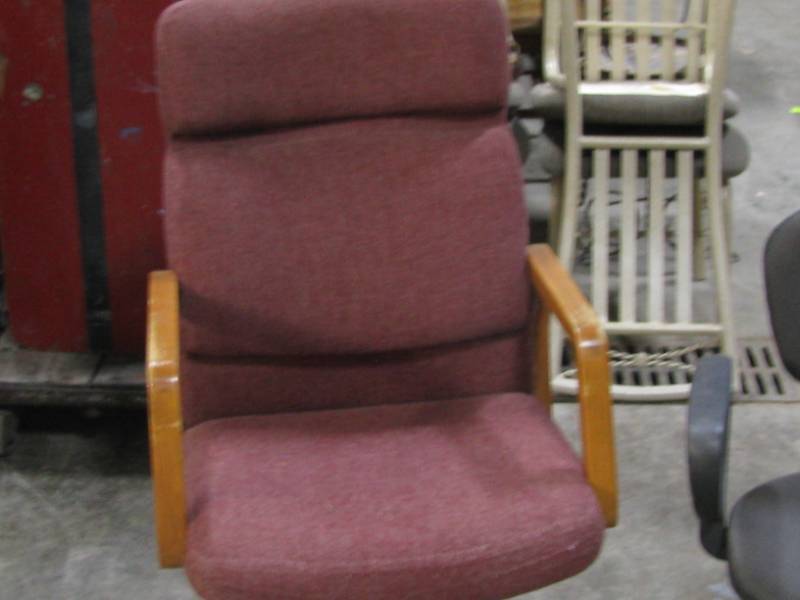 lot 95 image: Office Chairs