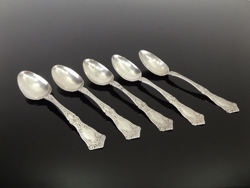 lot 5 image: 5 Antique .925 Sterling Silver Victorian Spoons
