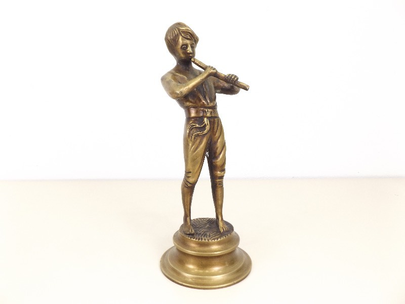 lot 17 image: Vintage 9.75 Brass Statue of Boy Playing Flute
