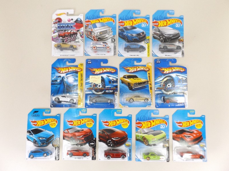 lot 50 image: Lot of 13 NEW Misc. Hot Wheels