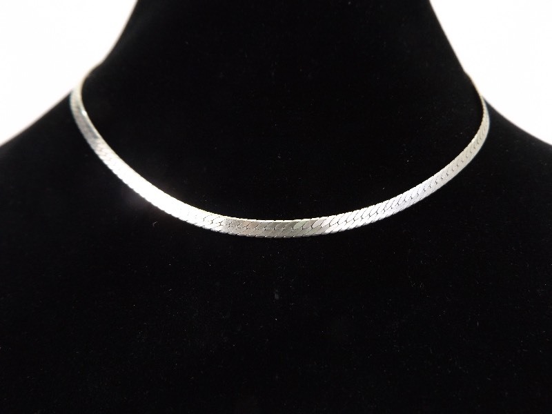 lot 61 image: .925 Sterling Silver 4mm Wide 16 Snake Link Necklace