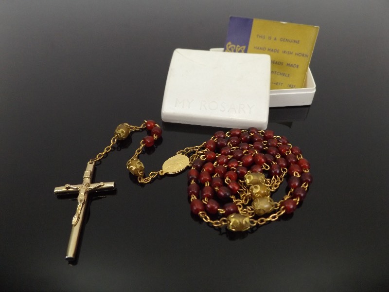 lot 65 image: Vintage 22 Irish Horn Beaded Rosary In Original Box