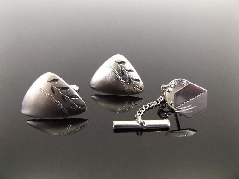 lot 66 image: .925 Sterling Silver Cufflink and Tie Pin Set