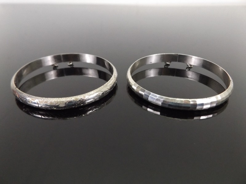 lot 79 image: 2 Vintage .925 Sterling Silver 7.5 Bangle Bracelets