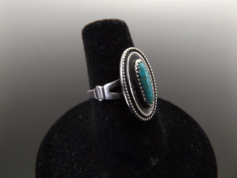 lot 89 image: Vintage .925 Sterling Silver Turquoise Ring Sz 6