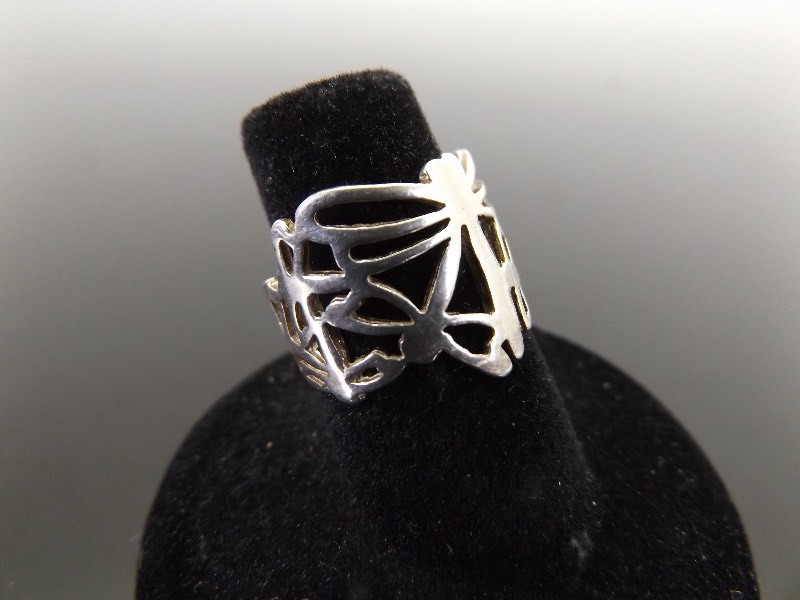 lot 94 image: Vintage .925 Sterling Silver Dragonfly Ring Sz 6
