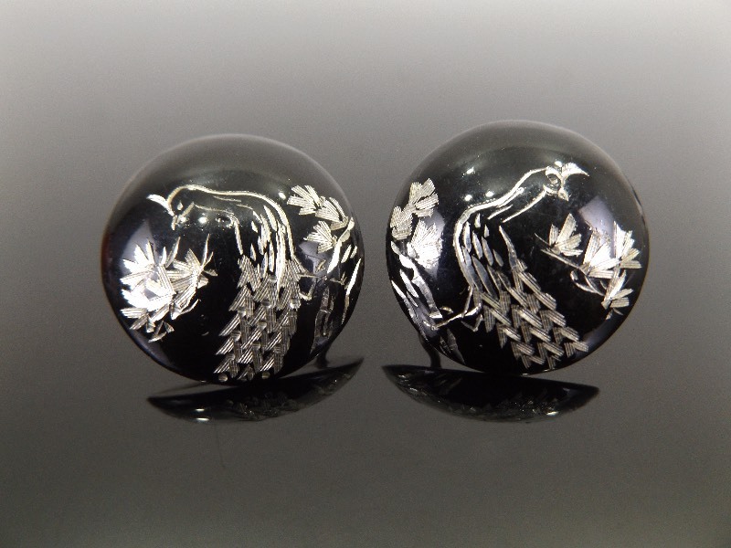 lot 98 image: Vintage .950 Sterling Silver Etched Peacock Screw Back Earrings