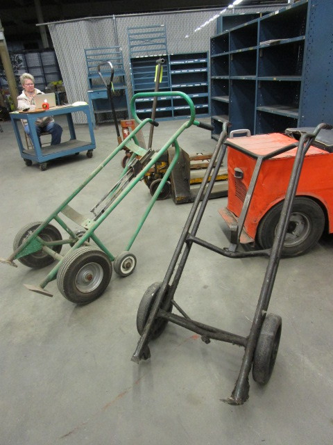 lot 6 image: BARREL DOLLIES