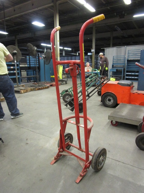 lot 7 image: CYLINDER DOLLIE