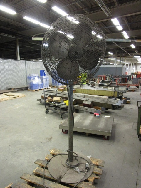 lot 13 image: STAND FAN