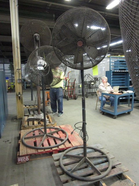 lot 14 image: STAND FAN