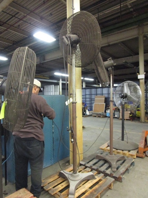 lot 15 image: STAND FAN