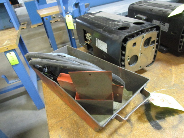 lot 26 image: VACUUM PUMP