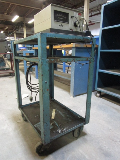 lot 32 image: VOLTAGE METER