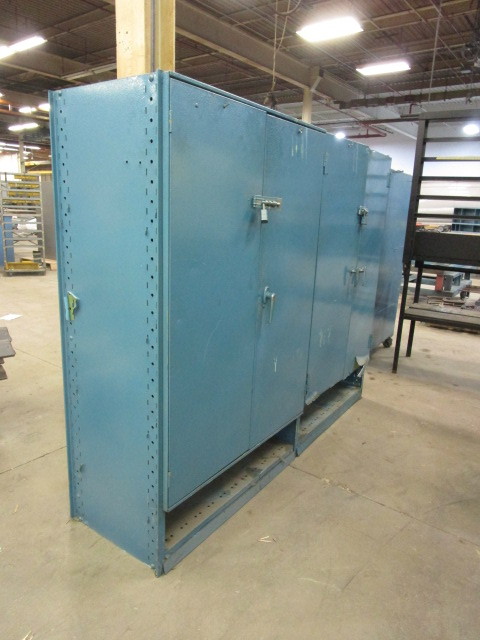 lot 58 image: 4 DOOR STEEL CABINET UNIT