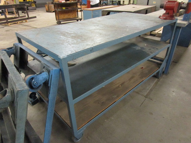 lot 64 image: STEEL WORKSTATION WITH MOUNTED VISE