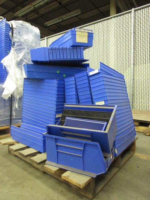 lot 76 image: AKRO-MILLS BLUE PLASTIC PARTS BINS