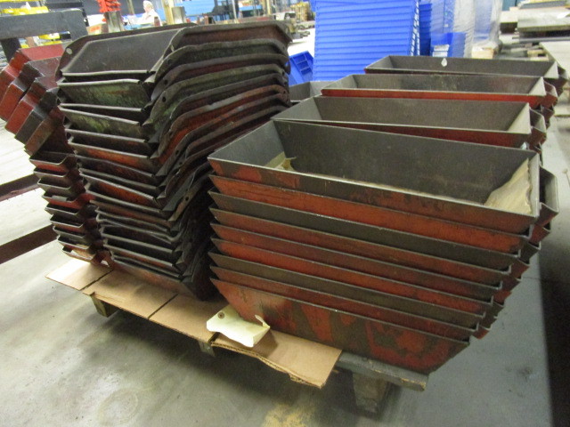 lot 81 image: STEEL PARTS PANS