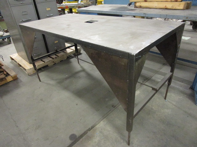 lot 86 image: STAINLESS STEEL WORK TABLE