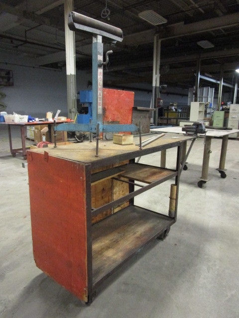 lot 89 image: WORKBENCH WITH VISE