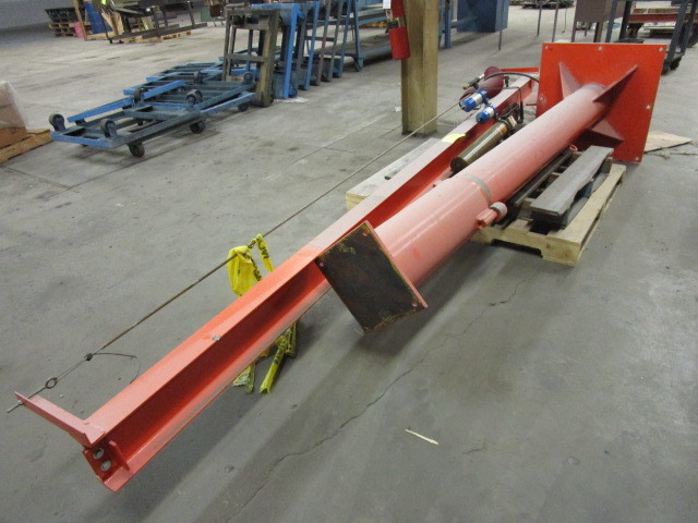 lot 105 image: 12 TON FLOOR MOUNT JIB CRANE