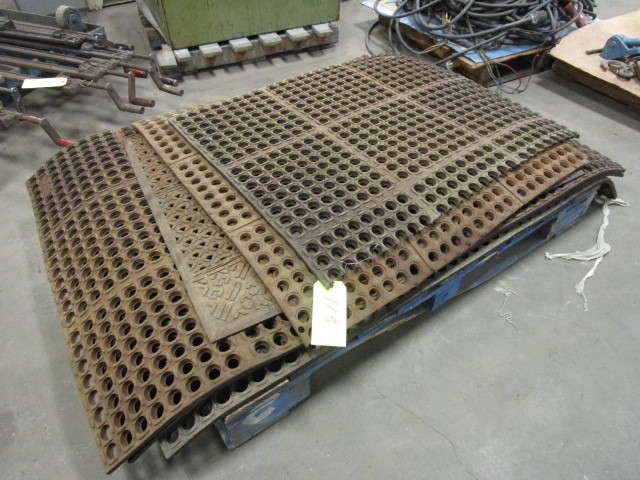 lot 113 image: RUBBER ANTI FATIGUE MATS
