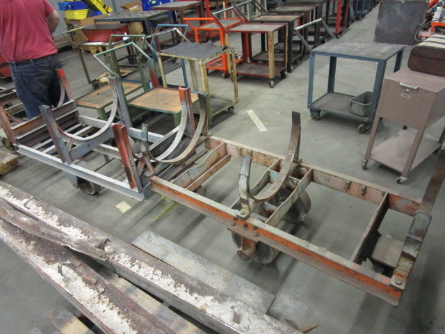 lot 125 image: MATERIAL HANDLING CARTS