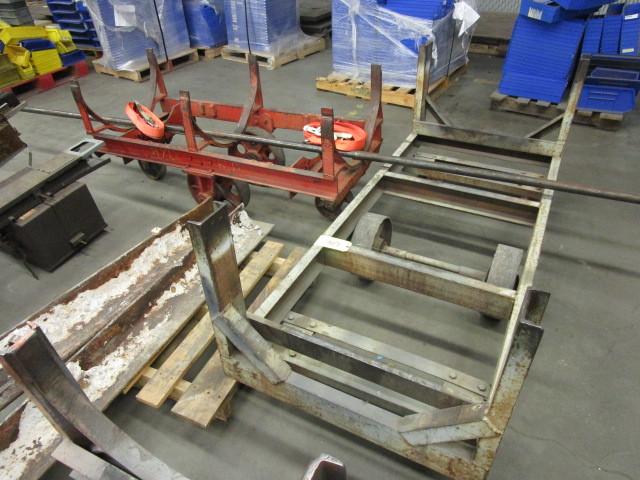 lot 126 image: MATERIAL HANDLING  CARTS