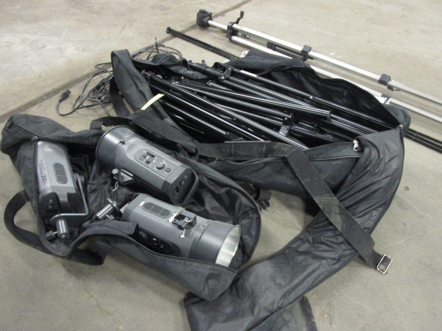 lot 157 image: PHOTOGRAPHY EQUIPMENT AND ACCESSORIES