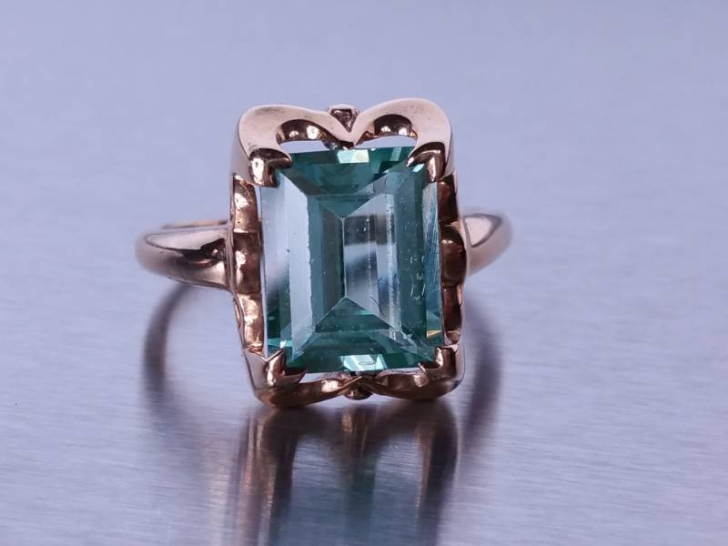 Green Tourmaline Estate Ring in Yellow Gold