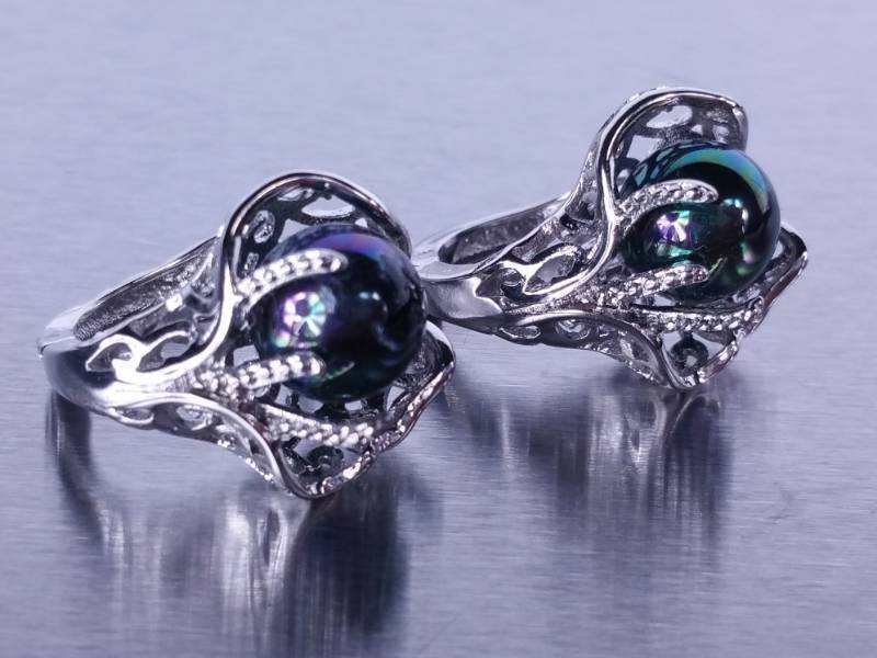 Ladies Black Pearl Estate Earrings