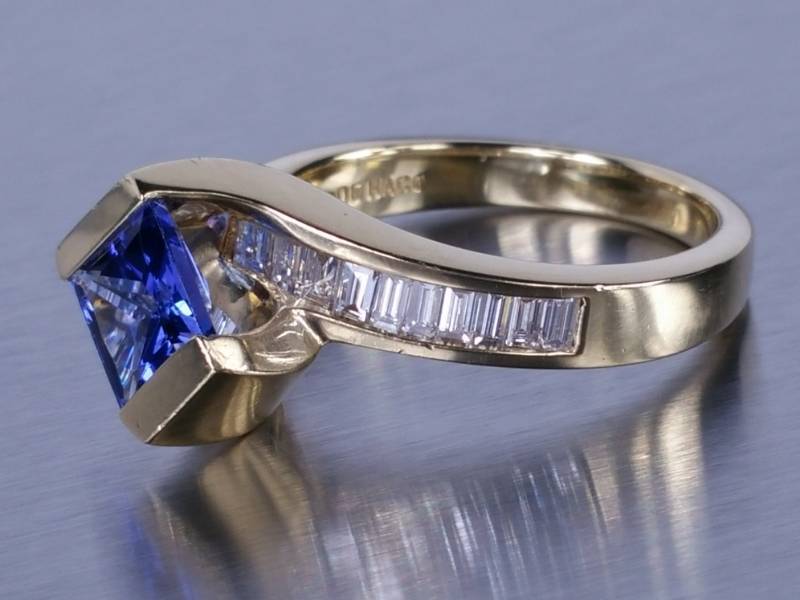 De Hago Tanzanite and Diamond Estate Ring 18k