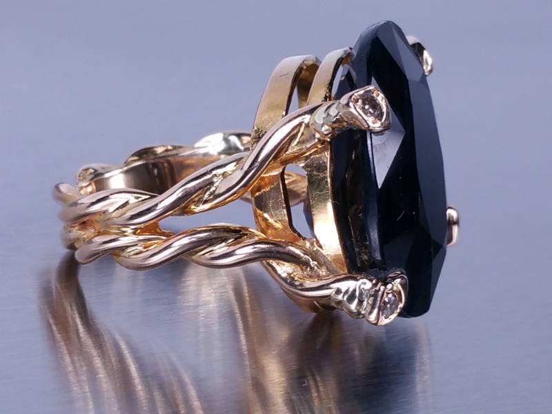 15 CT Sapphire Estate Ring 18k