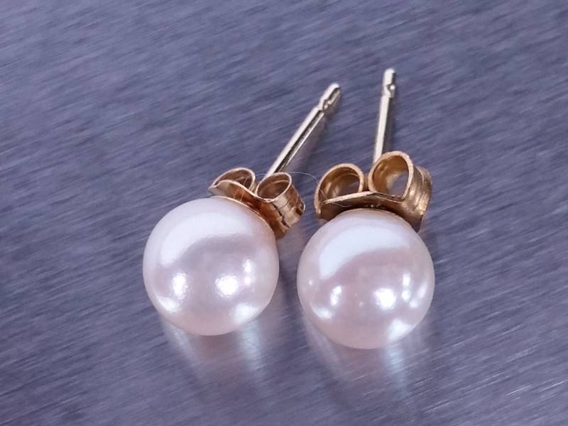 White Pearl Studs 14k