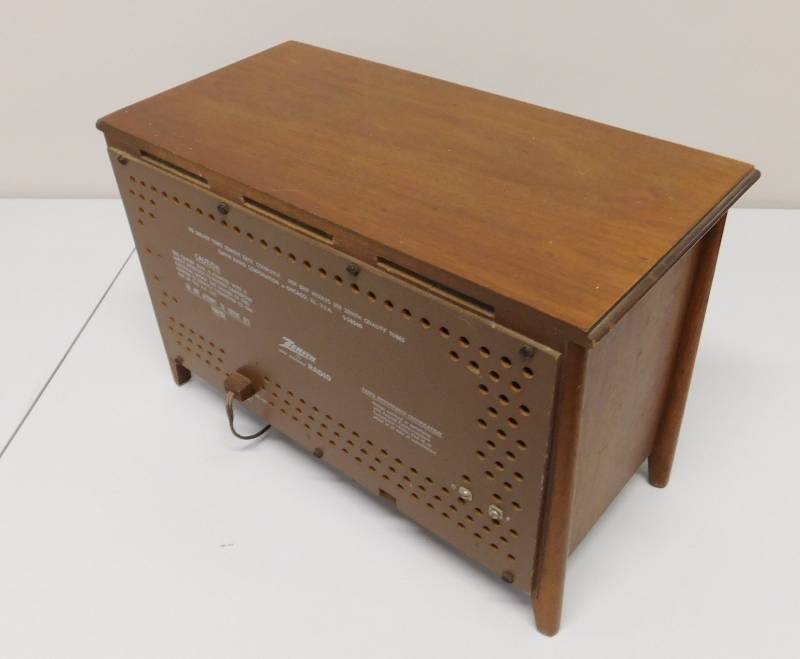 lot 69 image: Zenith AMFM Radio - 16(w) x 10(h) x 7.75(d)