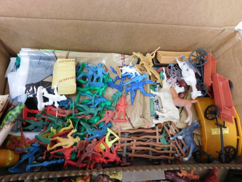 lot 49 image: Vintage Fortwest Playset