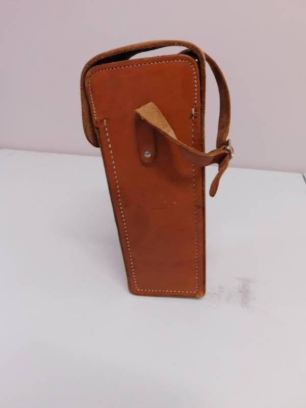 lot 50 image: Portable RCA Radio in Case