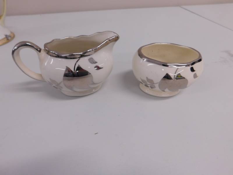 lot 77 image: Vintage Glassware