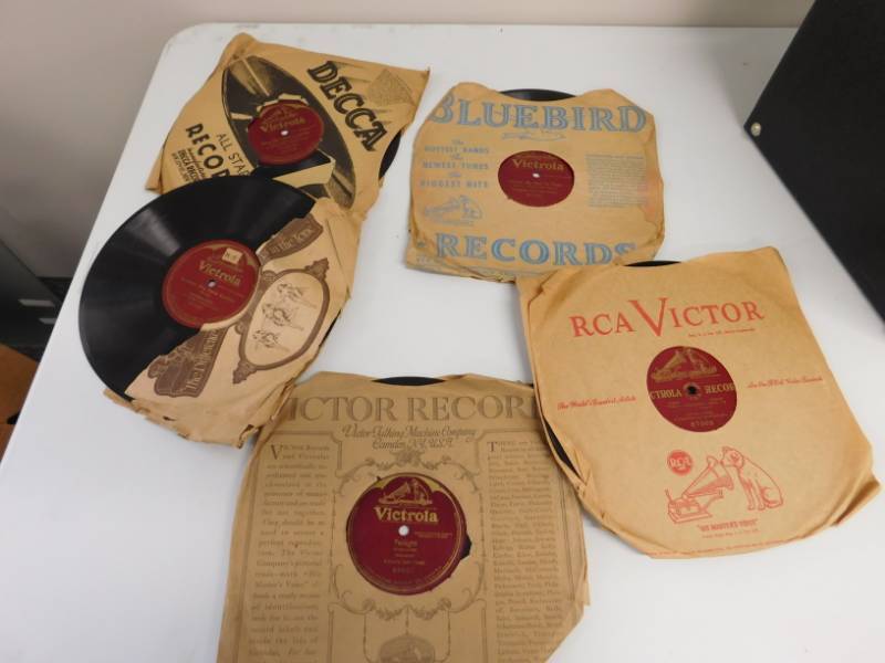lot 81 image: Antique Victor Records with Case