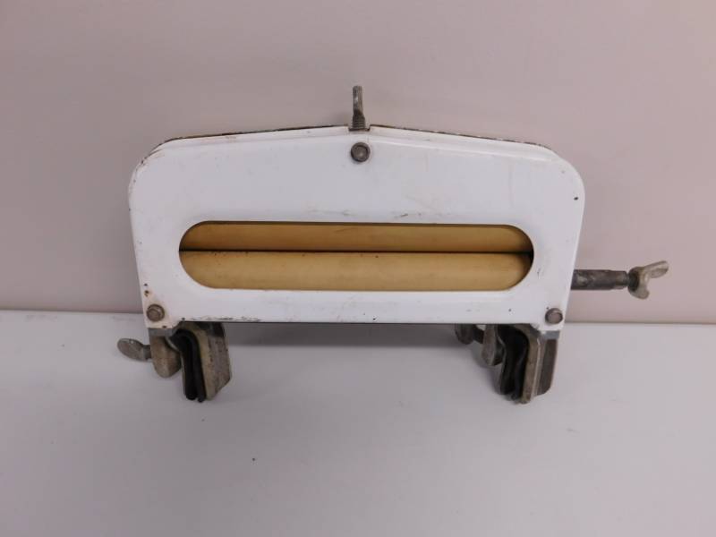lot 85 image: Antique Clothes Wringer