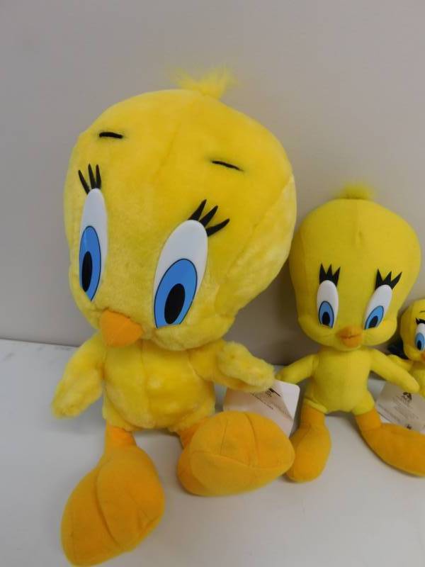 lot 93 image: Collectible Stuffed Tweety Birds
