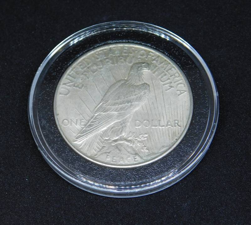 lot 22 image: 1922 Peace Silver Dollar Coin in Air-Tite Holder