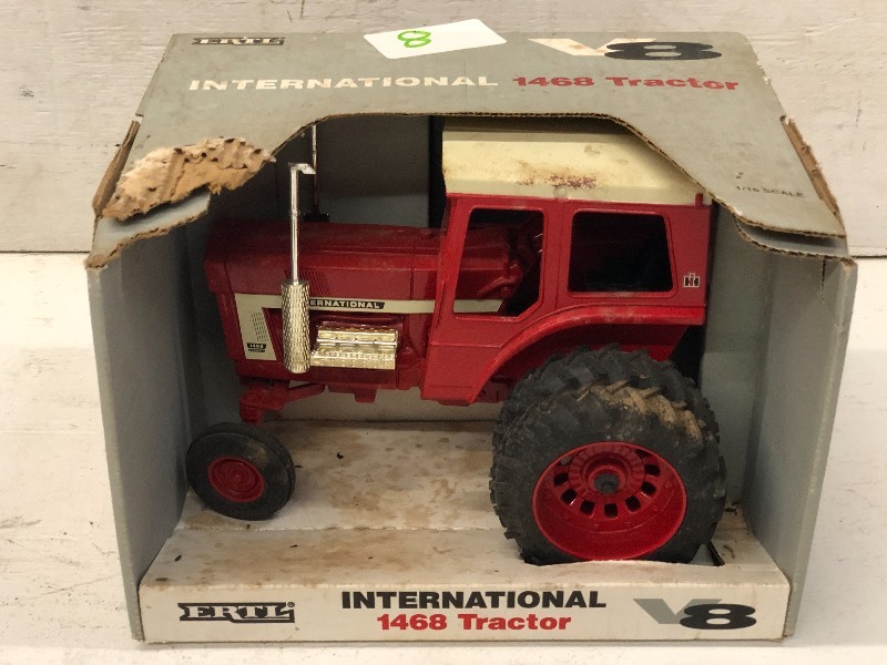 lot 8 image: International 1468 Tractor