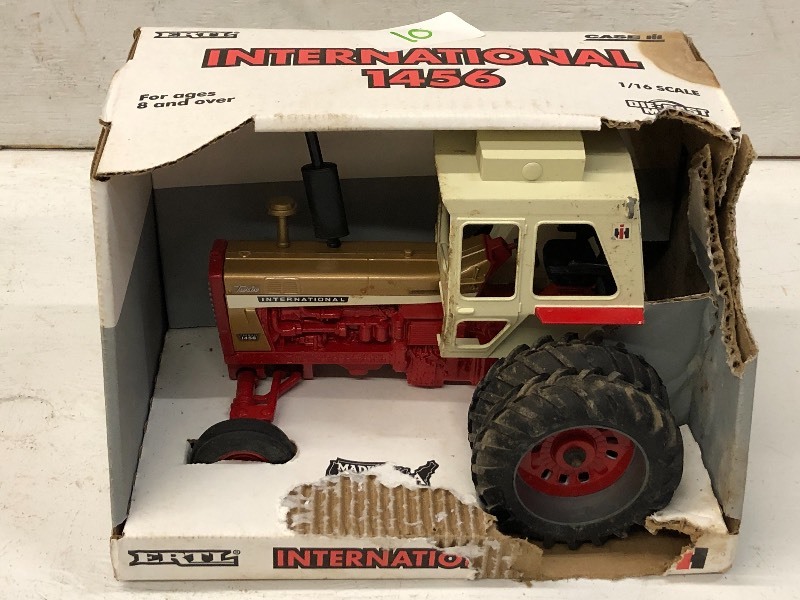 lot 10 image: International 1456 Tractor
