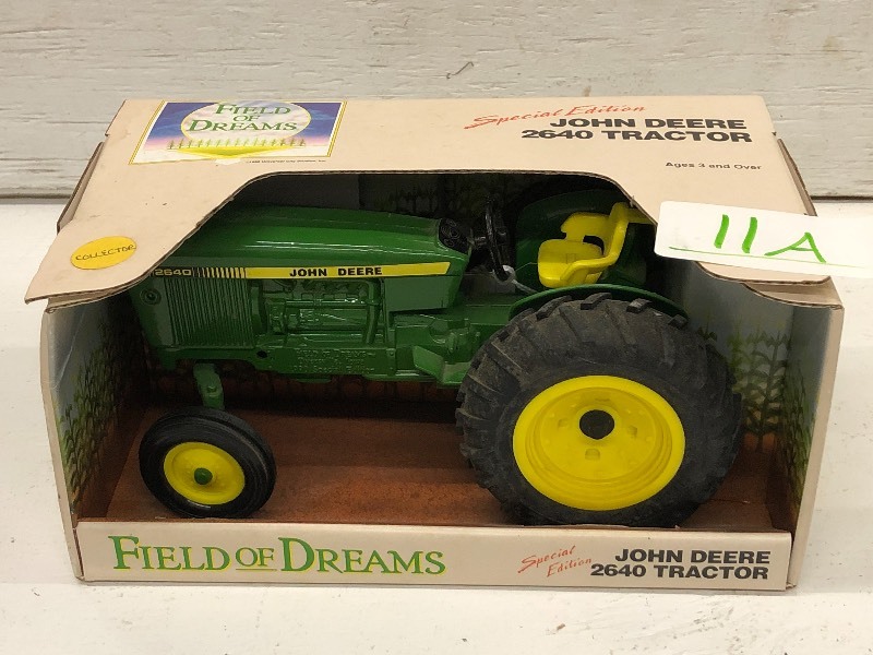 lot 11A image: John Deere 2640 Tractor