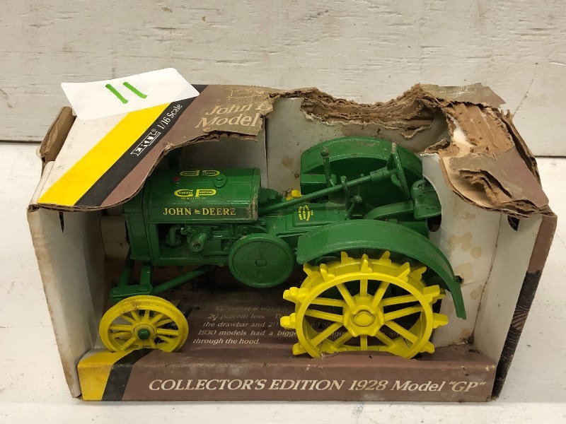 lot 11 image: John Deere 1928 Model-GP Tractor